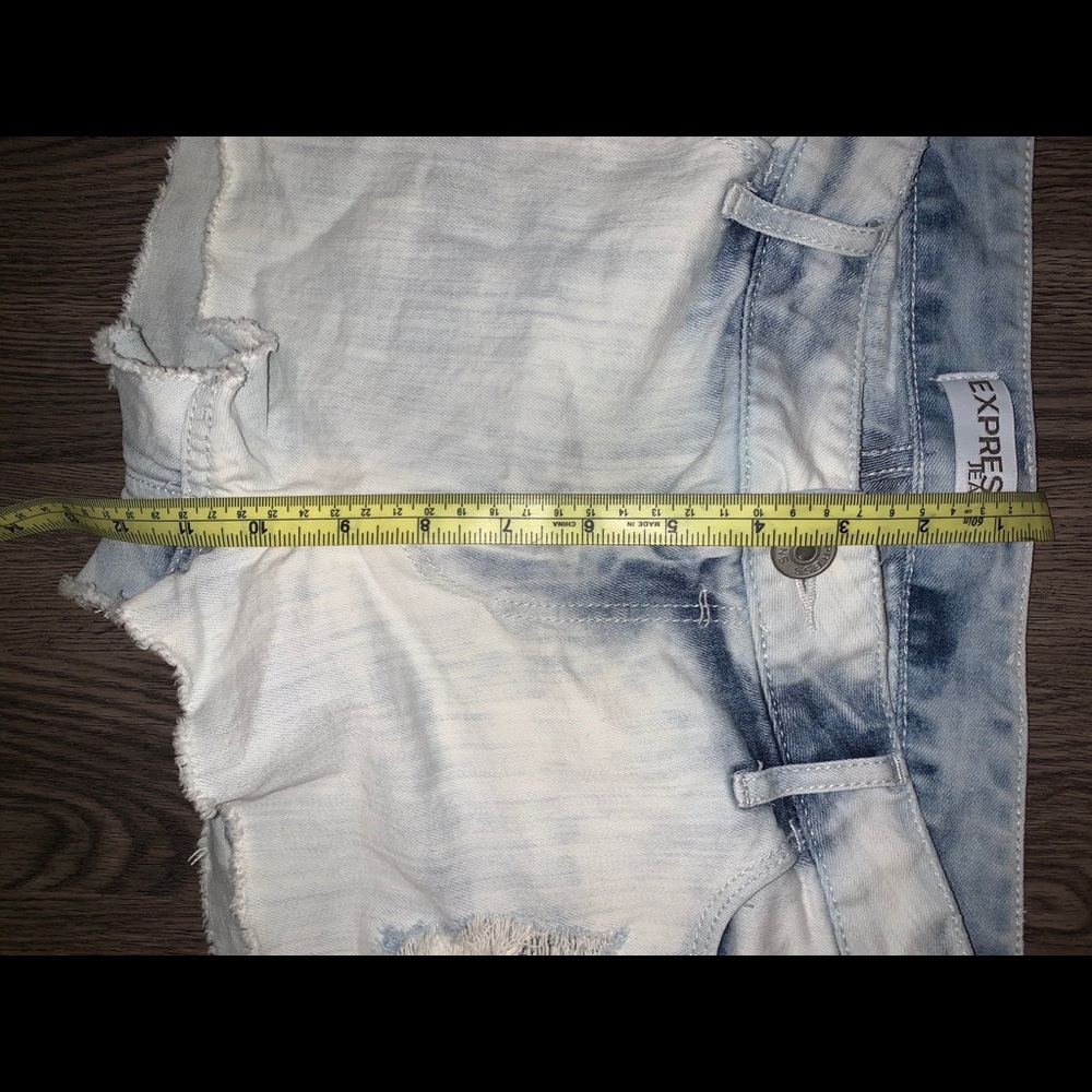 Express Shorts - Picture 13 of 13